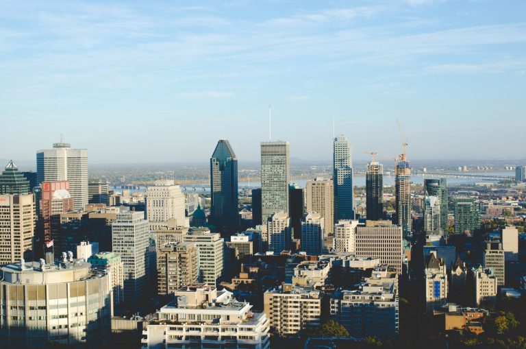 Photo centre-ville Montréal pour page conseillez vos client·e·s / Downtown picture for advise your clients page