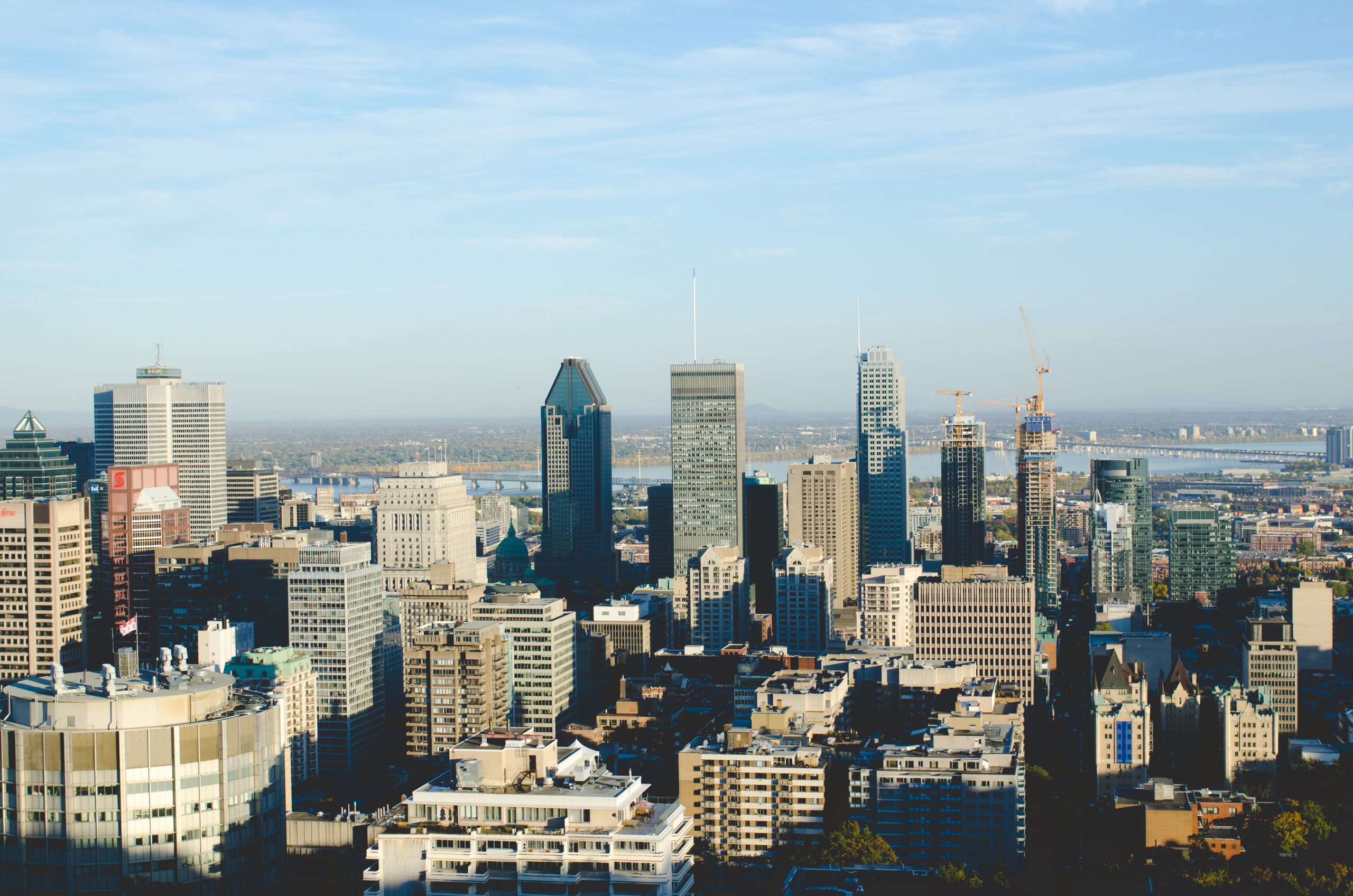 Photo centre-ville Montréal pour page conseillez vos client·e·s / Downtown picture for advise your clients page